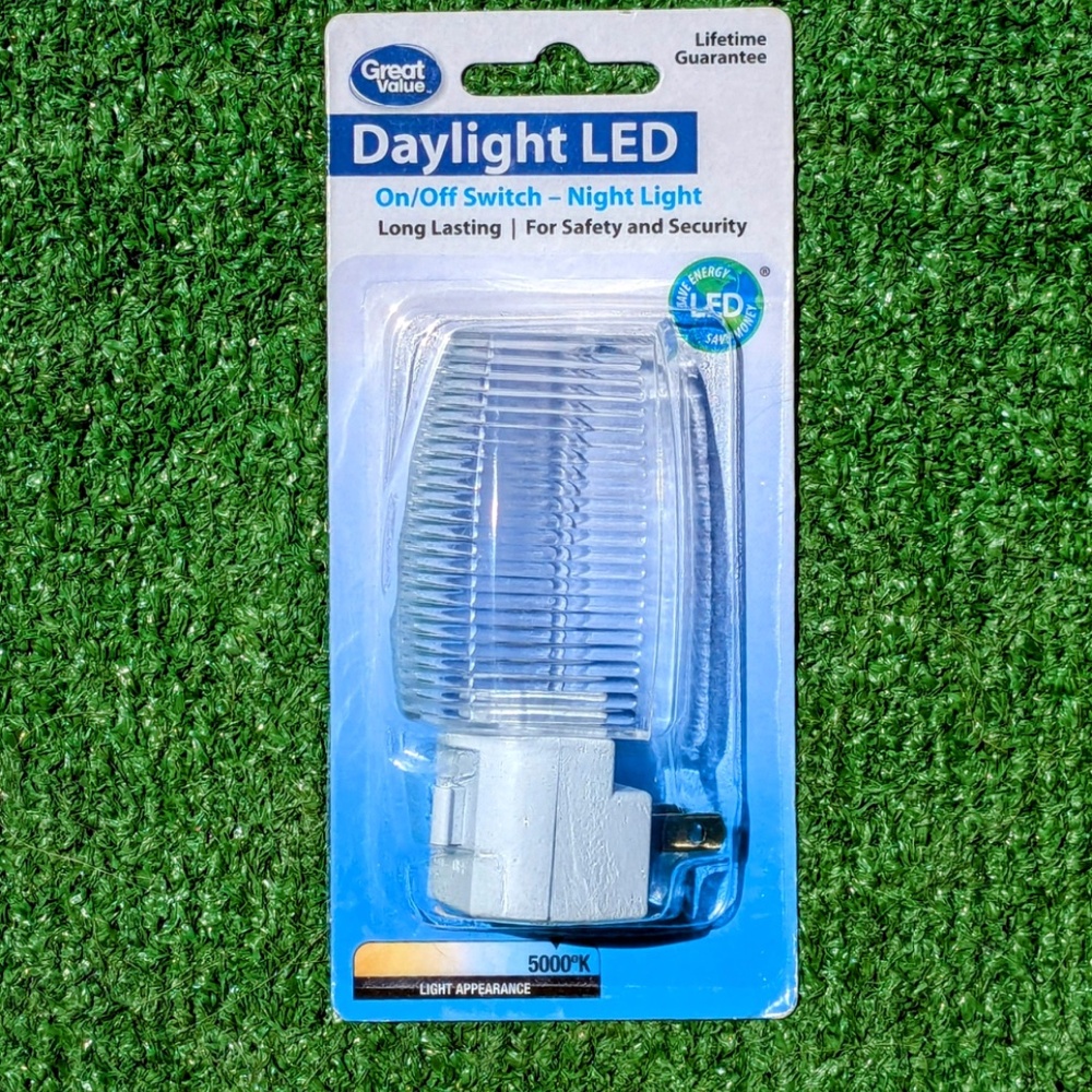 Great Value Daylight LED On/Off Switch Plug-in Home Night Light 5000K 1Watt NIB